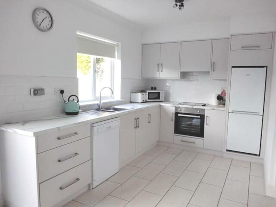 Вілла Townhouse Clifden: Located In The Heart Of Connemara Екстер'єр фото