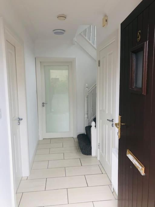 Вілла Townhouse Clifden: Located In The Heart Of Connemara Екстер'єр фото