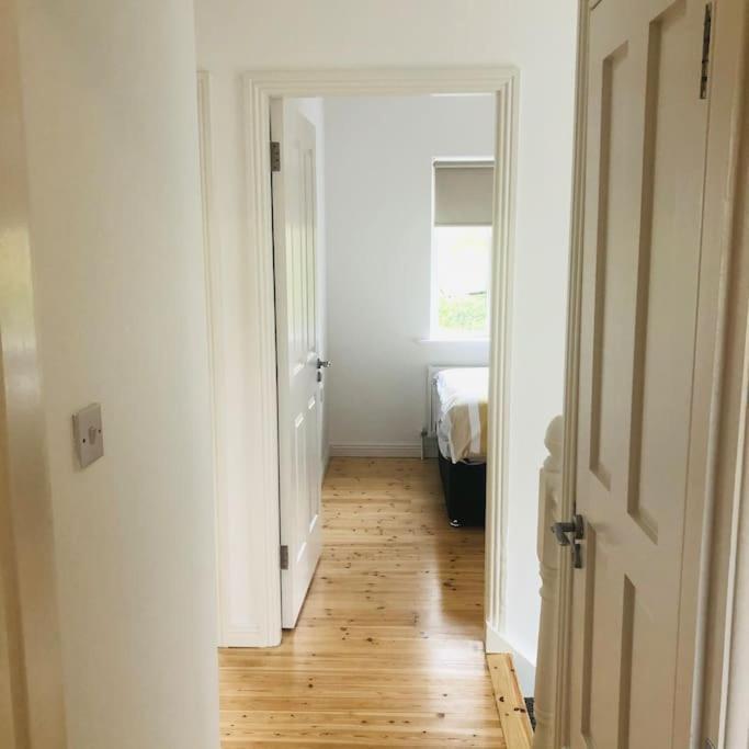 Вілла Townhouse Clifden: Located In The Heart Of Connemara Екстер'єр фото